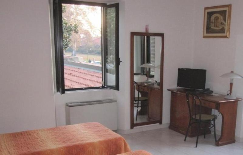 Hotel Vecchio Convento Bareggio Bagian luar foto