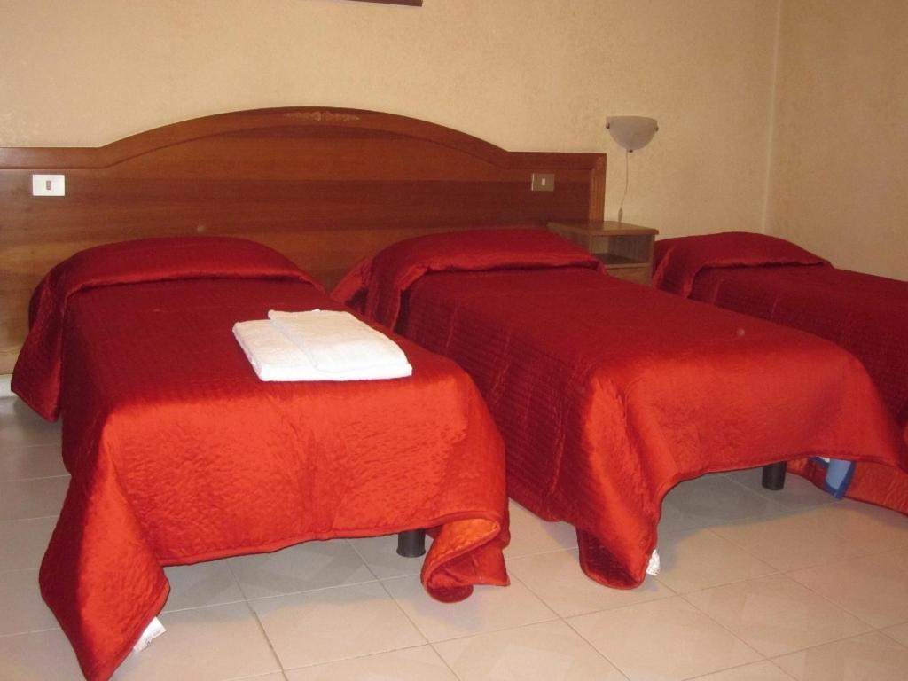 Hotel Vecchio Convento Bareggio Ruang foto