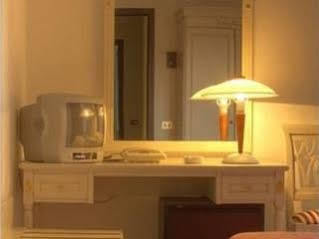 Hotel Vecchio Convento Bareggio Bagian luar foto